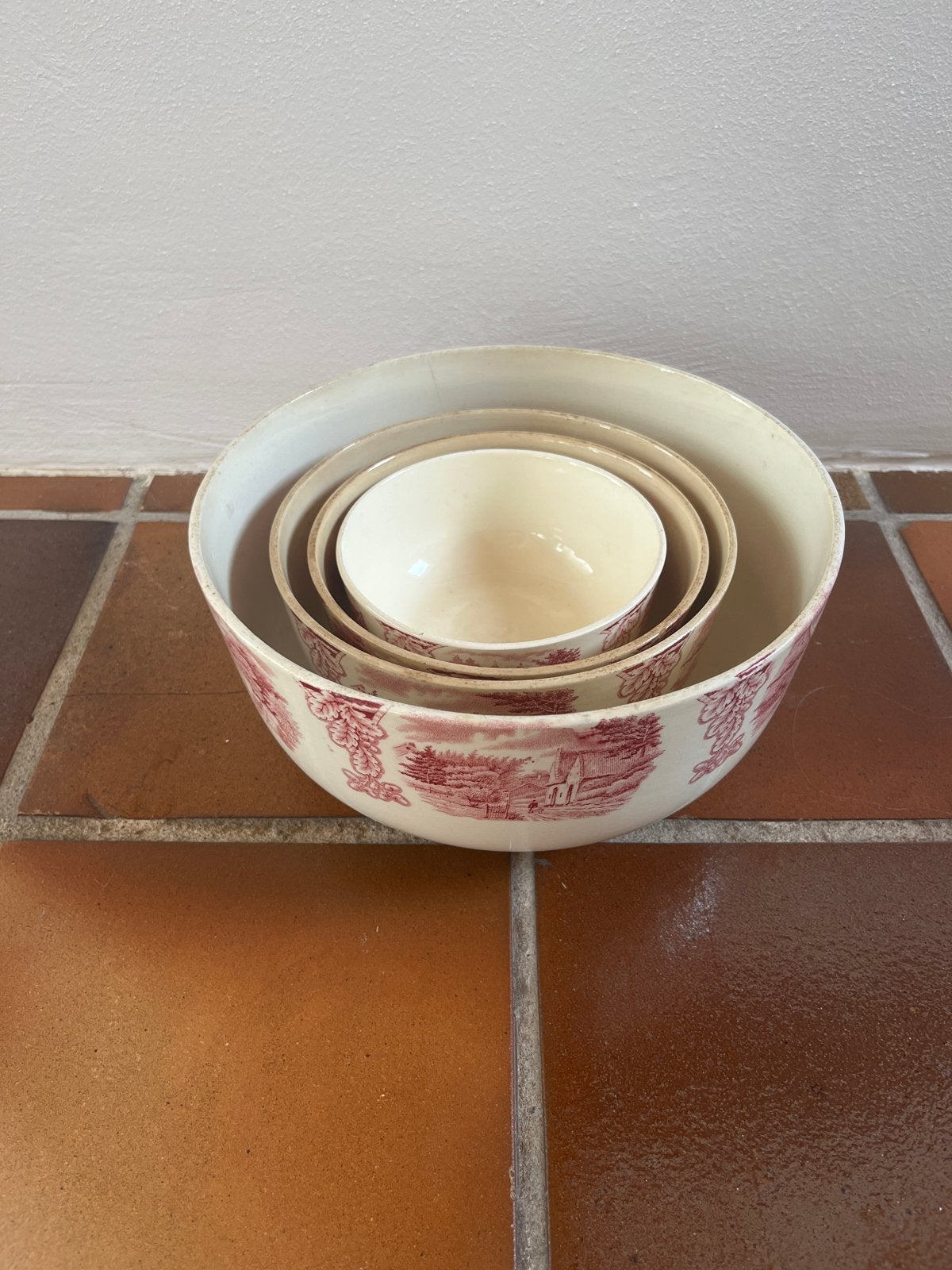 Set van 4 Vintage Mengkommen met Rood Decor, Ophalen