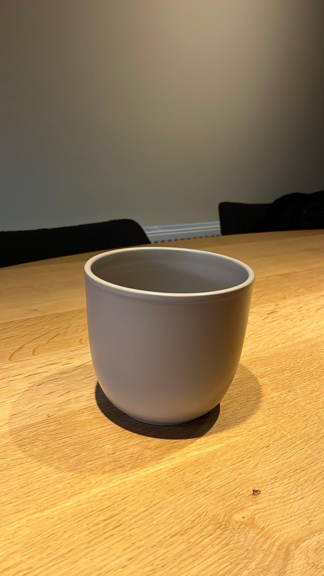 Taupe bloempotje, Ophalen, Rond, Zo goed als nieuw, Aardewerk
