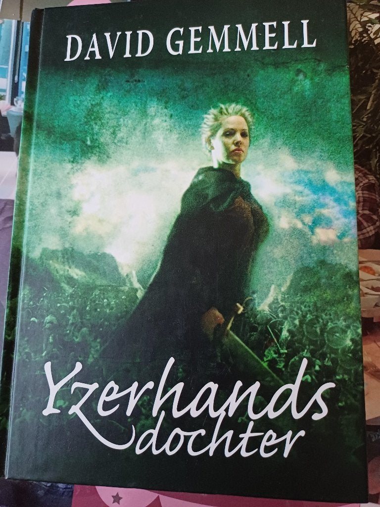 David gemmell:yzerhands dochter.hardcover havik koningin.200, Ophalen, Gelezen, David gemmell