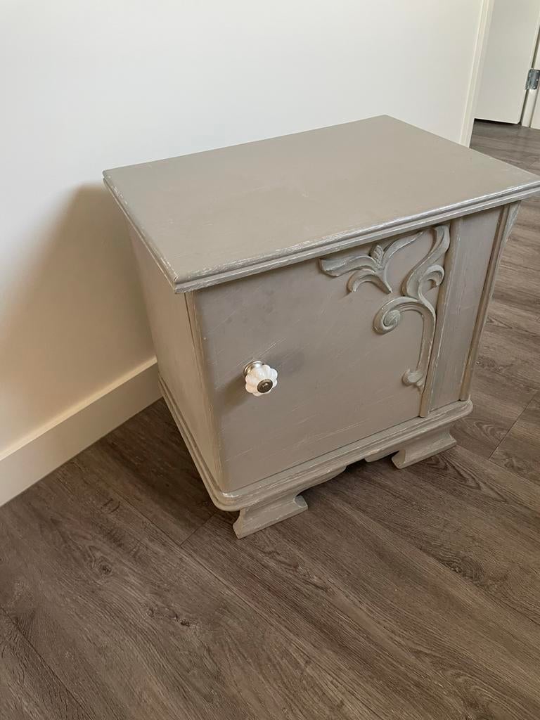 Vintage nachtkastje / kastje - taupe, Huis en Inrichting, Slaapkamer | Nachtkastjes, Gebruikt, Ophalen of Verzenden, 45 tot 65 cm