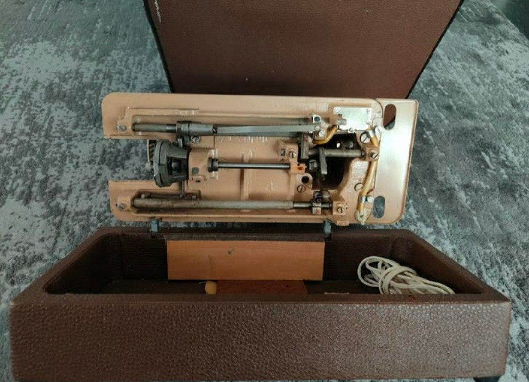 Vintage Łucznik naaimachine uit Radom – Werkend – Poolse kla, Muziek en Instrumenten, Ophalen, Overige typen
