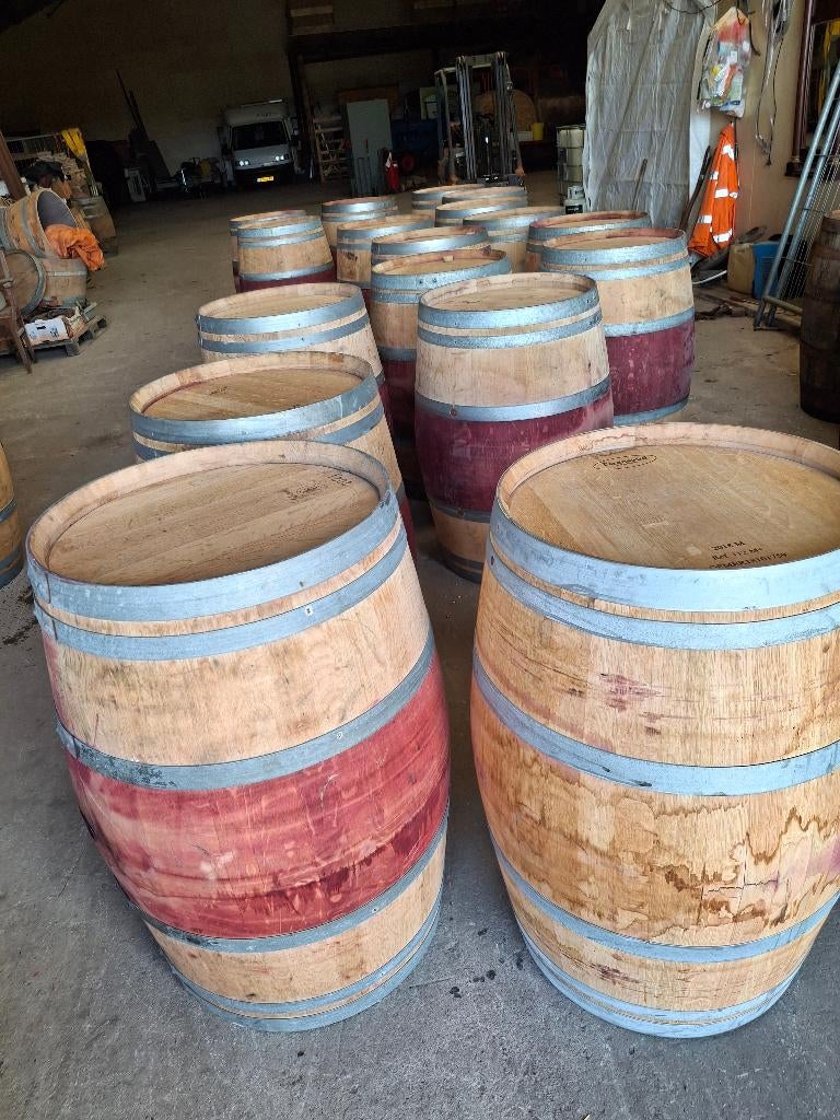 wijn-whisky-kastanje vaten en bloembakken, zie omschrijv.fot, Tuin en Terras, Regentonnen, Ophalen, 150 liter of meer, Zo goed als nieuw