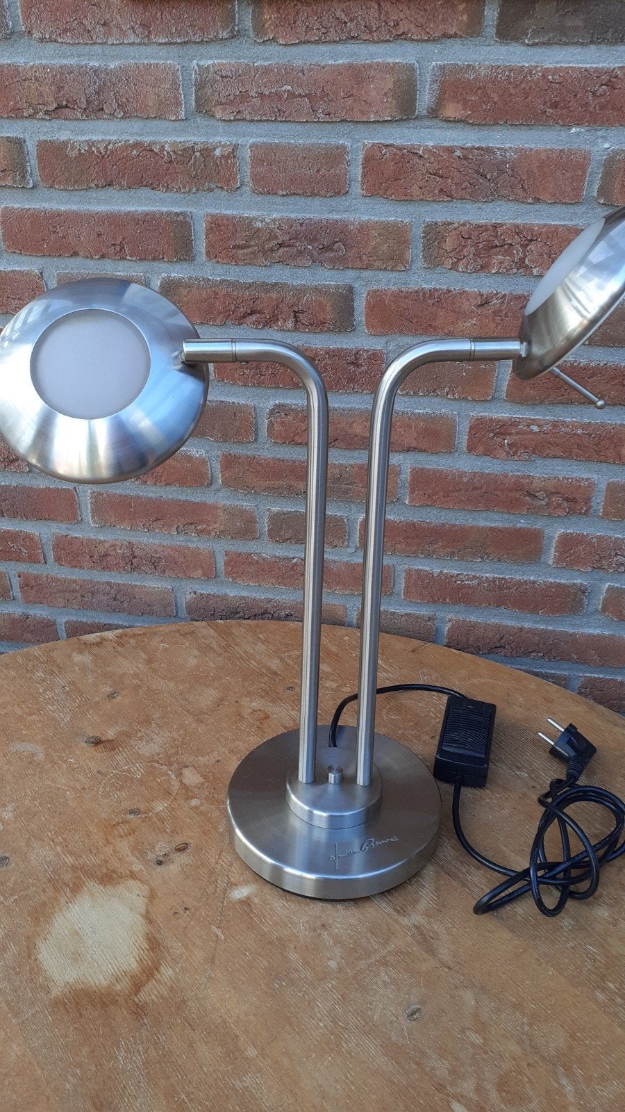 Moderne tafellamp van Jan des Bouvrie.  Geborsteld staal, Bureaulamp, Gebruikt, Overige merken, Inclusief lichtbron