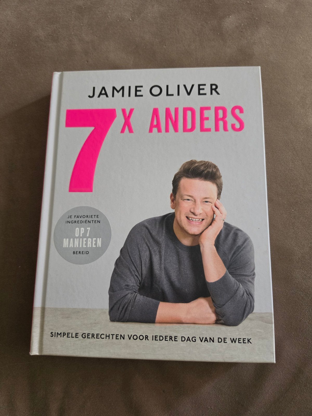 Jamie Oliver 7x Anders - Kookboek, Boeken, Hoofdgerechten, Ophalen of Verzenden, Zo goed als nieuw, Jamie Oliver