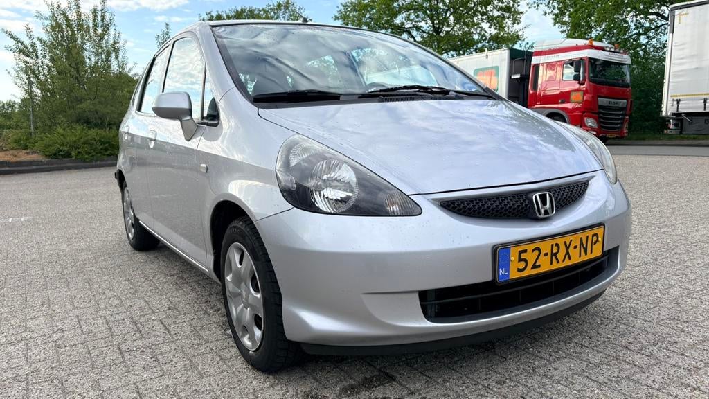 Honda Jazz 1.2 I S 2005 Grijs. Rijdt geweldig!, Auto's, Voorwielaandrijving, 40 €/maand, 4 cilinders, Origineel Nederlands