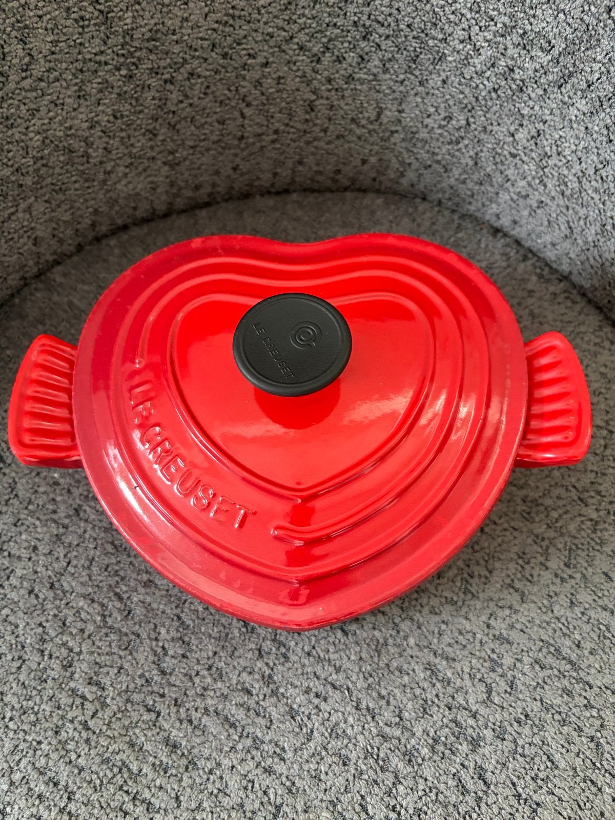 Le Creuset Hartjespan - Rode Gietijzeren Braadpan, Ophalen, Met deksel, Le Creuset, Zo goed als nieuw