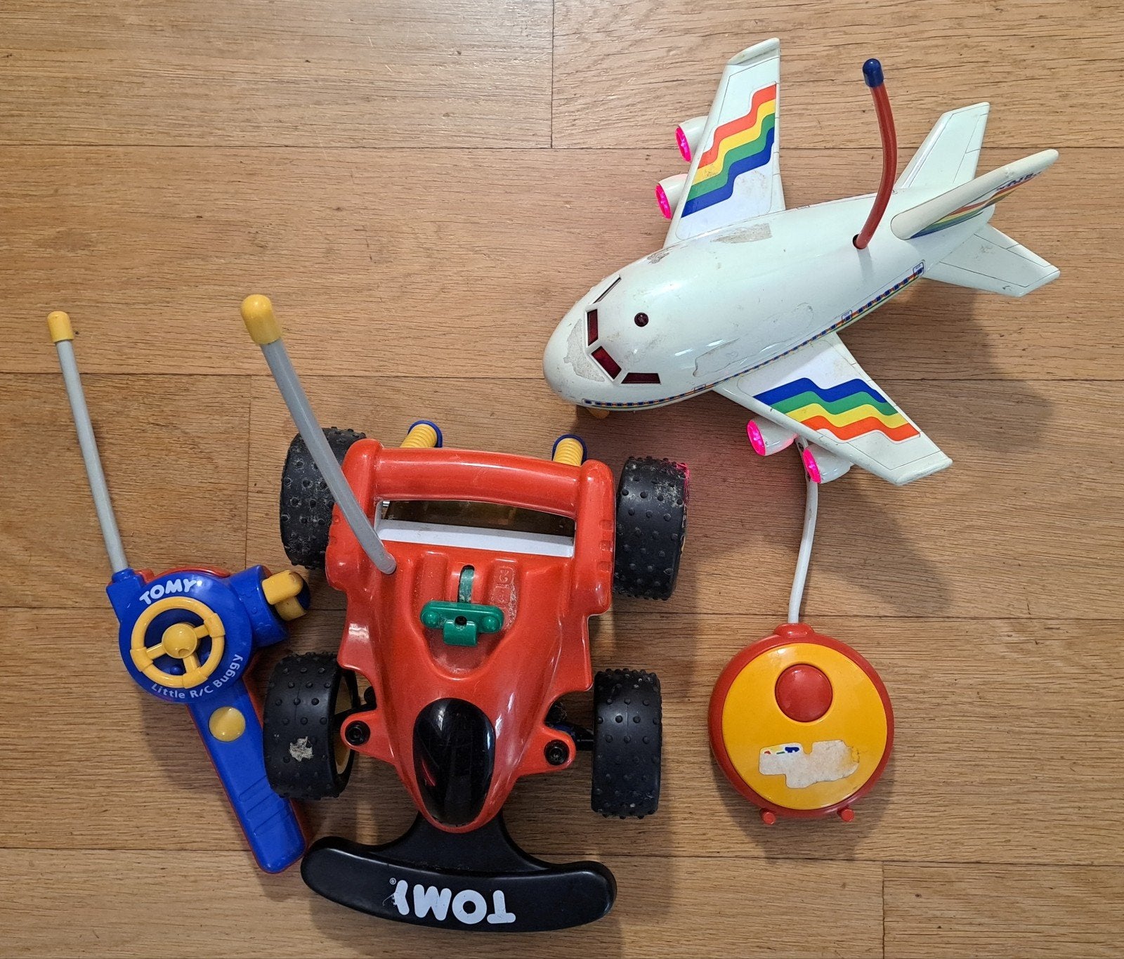 Tomy RC Buggy en Vliegtuig - Uit Boedel, Niet Getest, Antiek en Kunst, Ophalen of Verzenden