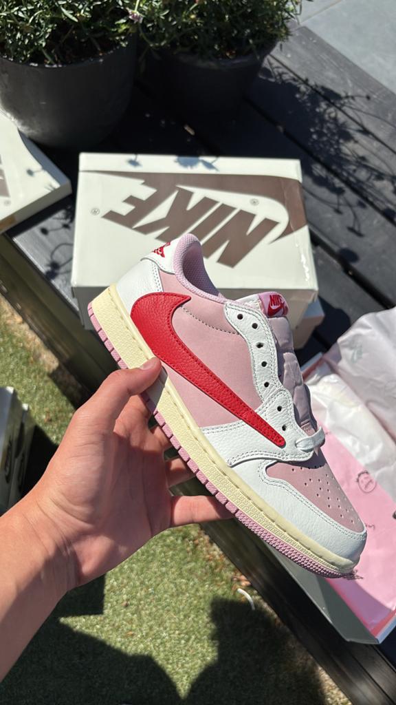 Travis scott roze schoenen 39, Ophalen of Verzenden, Zo goed als nieuw, Roze, Sneakers of Gympen
