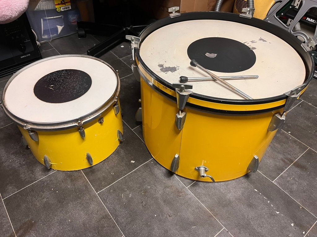 Set van 2 vintage gele trommels (marching drums / feest), Ophalen of Verzenden, Gebruikt, Overige merken
