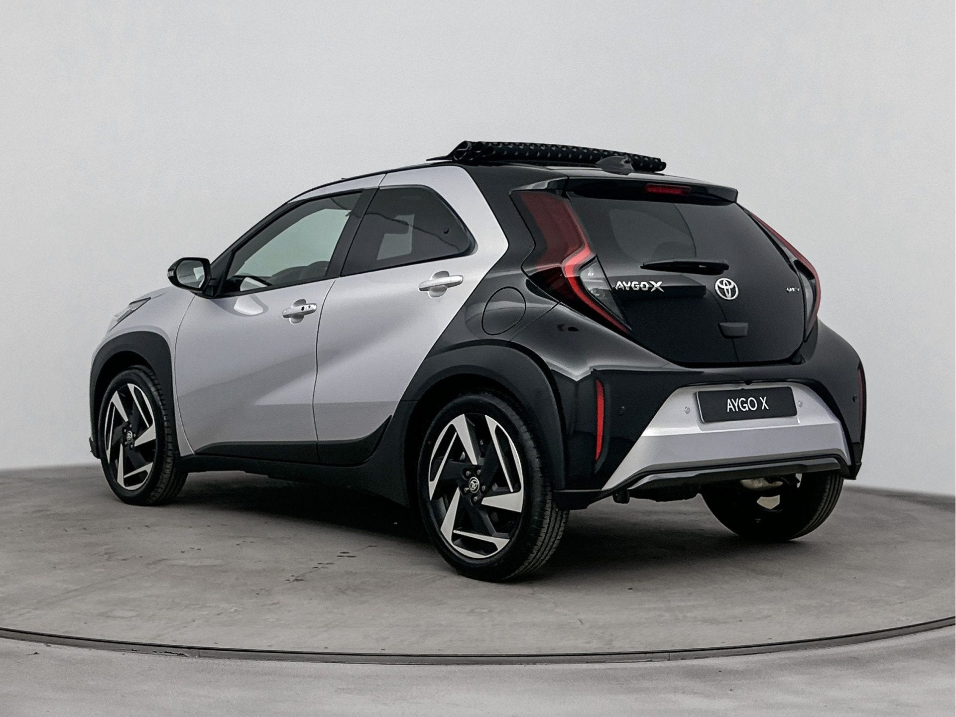 Toyota Aygo X Hybrid 115 envy | Apple Carplay & Android Auto, Auto's, 12 maanden, Stof, Zwart, 4 stoelen