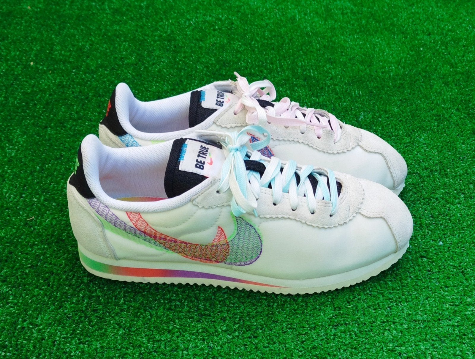 Nike Cortez Be True - Maat 38 -, One Bowerman Drive, Beaverton, OR 97005, USA, Wit, Nike Inc., Nike