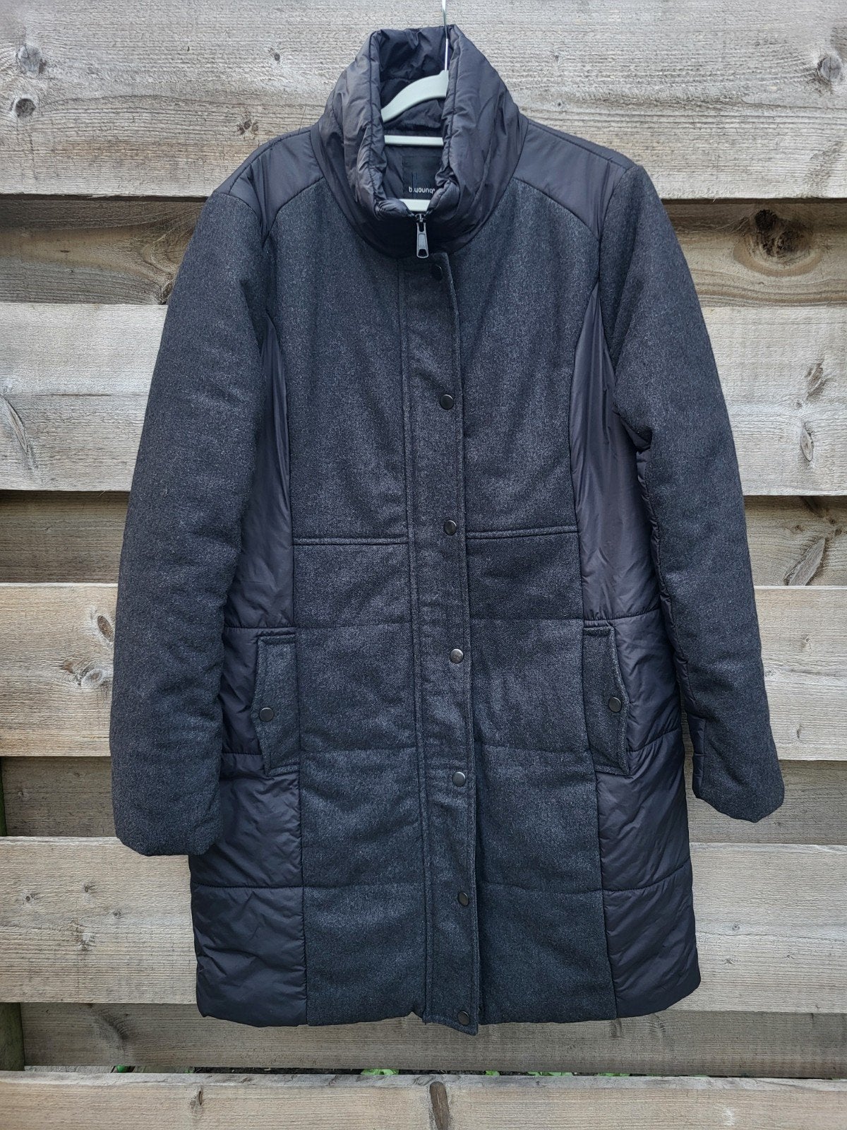 winterjas mmm wol van B.young maat 42 

Speelse combi van wo, Maat 42/44 (L), Ophalen of Verzenden, Zo goed als nieuw, Grijs