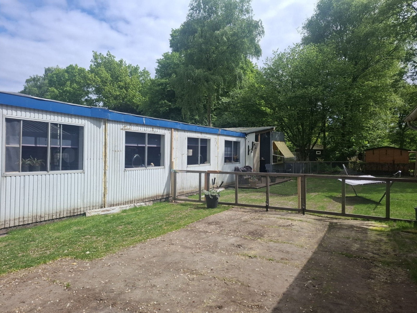 90 m2 woonunit met airco en 12 m2 overkapping, Doe-het-zelf en Verbouw, Ophalen