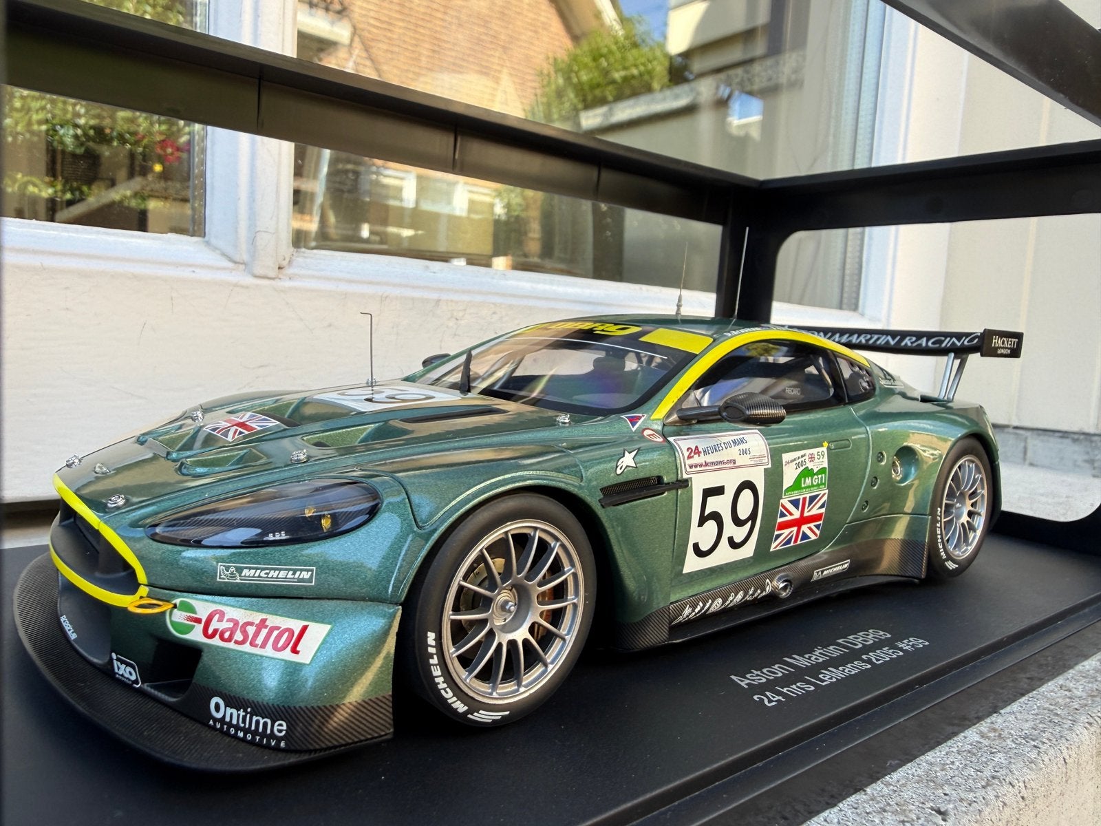 1:18 Aston Martin DB9R #59 Brabham LeMans 2005 Autoart 80507, Auto, Autoart, Ophalen of Verzenden, Zo goed als nieuw