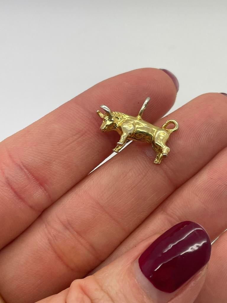 C814 Prachtige zilveren hanger stier goudkleurig, Ophalen of Verzenden, X, Goud, Dier