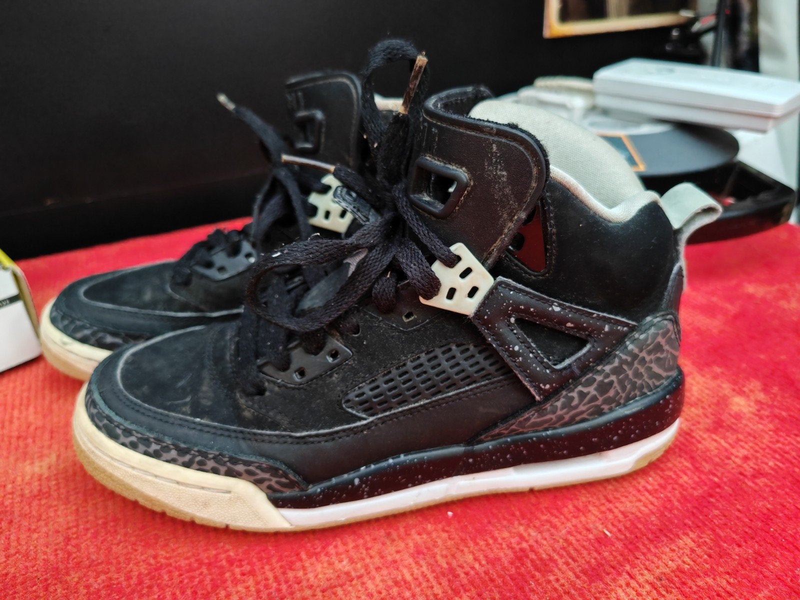 Jordan Sportschoenen - Zwart met olifantenprint, Ophalen of Verzenden, Gedragen, Zwart