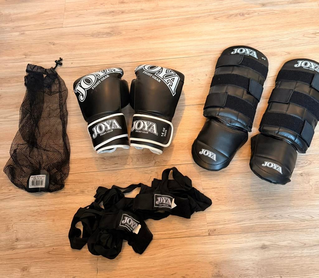 Kickboks set Joya, Ophalen of Verzenden, Zo goed als nieuw, Bokshandschoenen
