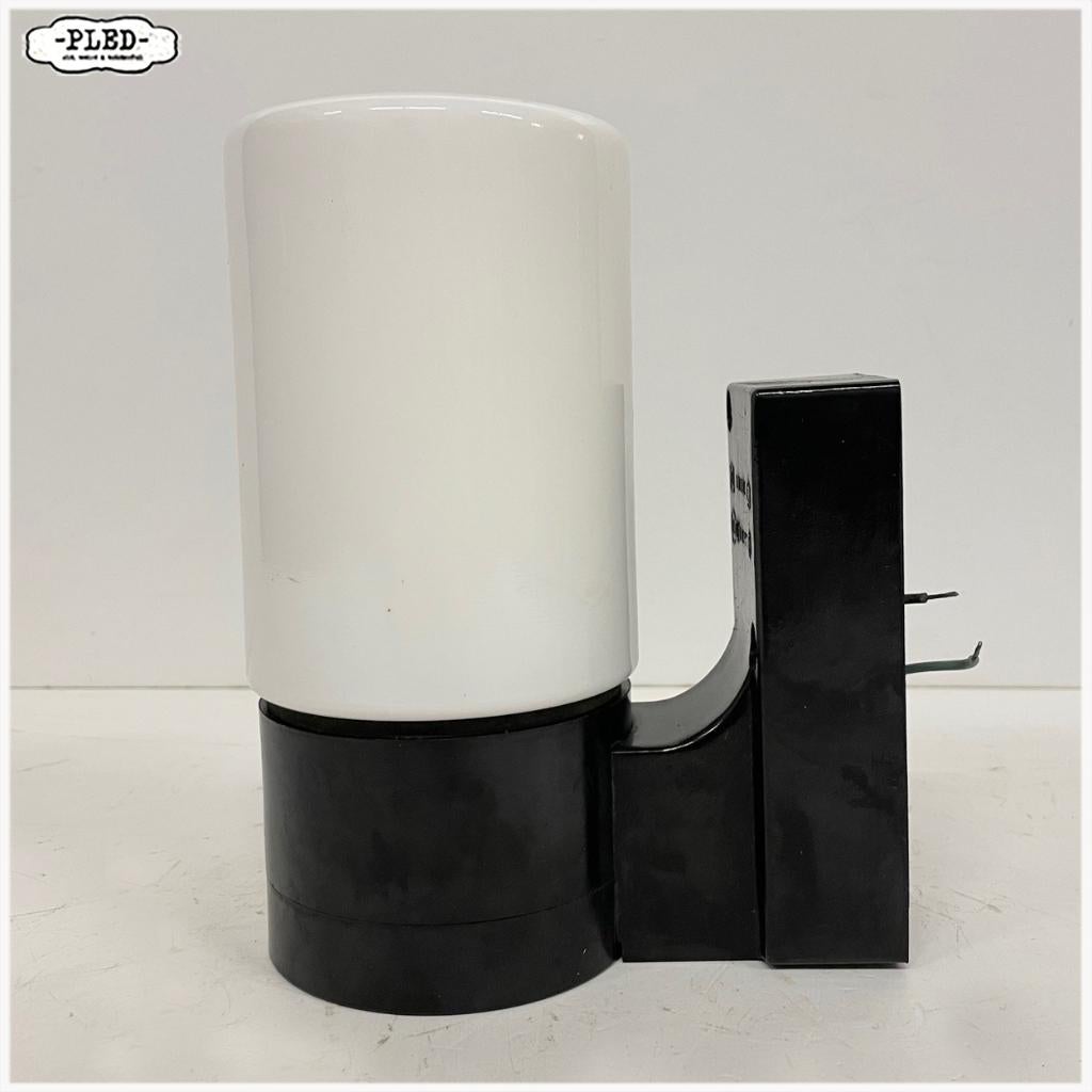Bakelieten Bauhaus wandlamp / badkamerlamp met opaline glas, Gebruikt, Bauhaus, Ophalen of Verzenden, Nb