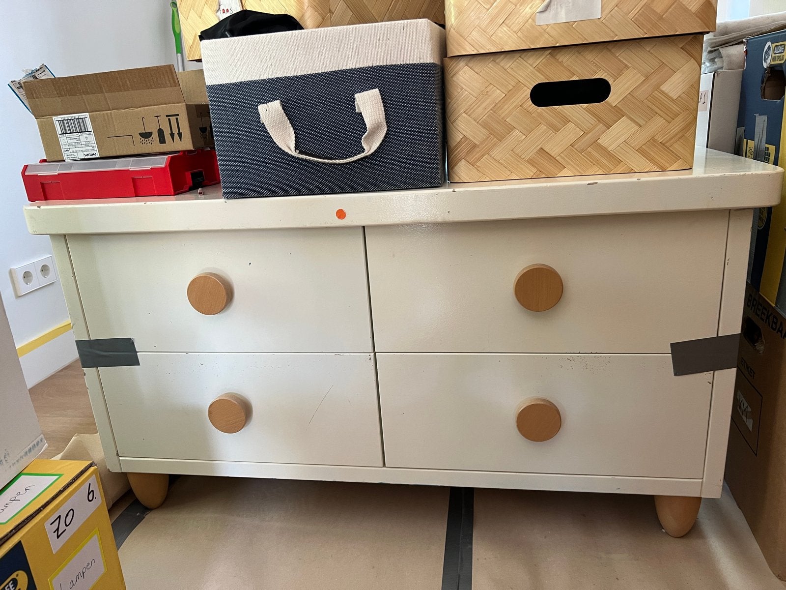 Crème ladekastje met 4 laden en houten knoppen, Huis en Inrichting, Kasten | Ladekasten, Ophalen, Gebruikt, 100 tot 150 cm, 3 of 4 laden