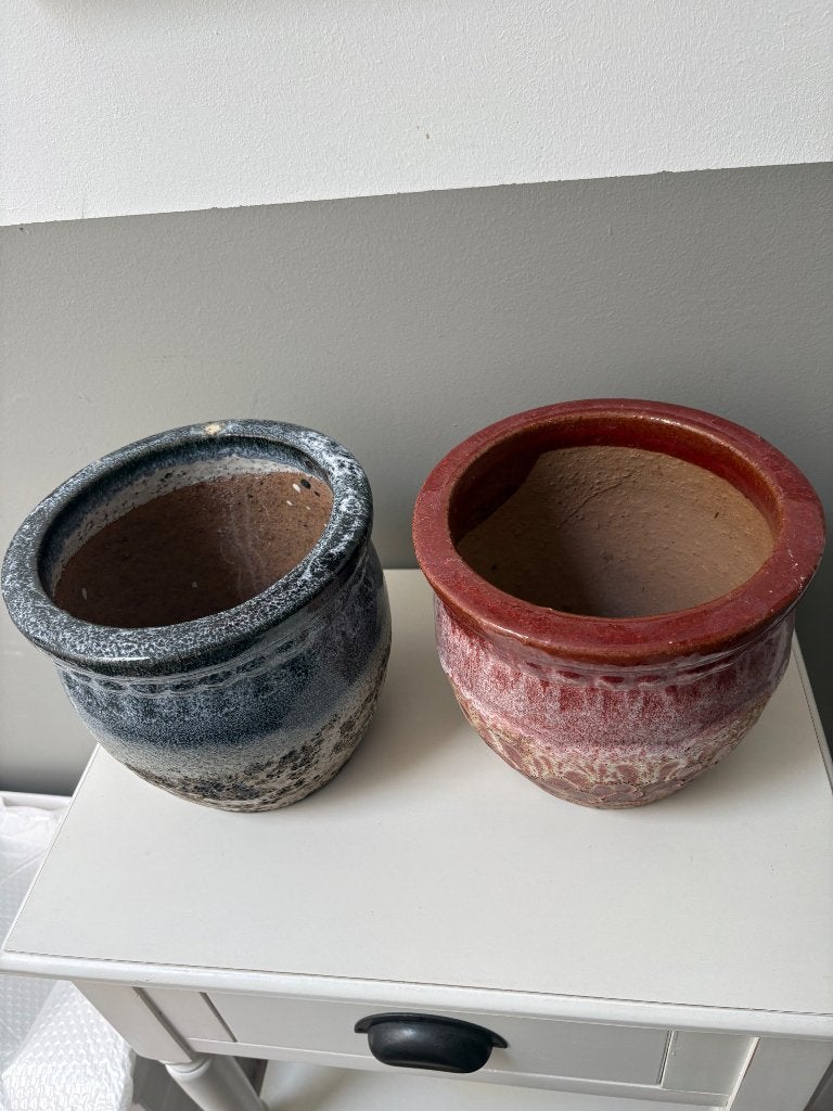 Twee aardewerk potten SAMEN te koop, Tuin en Terras, Bloempotten, Ophalen, Rond, Zo goed als nieuw, Balkon