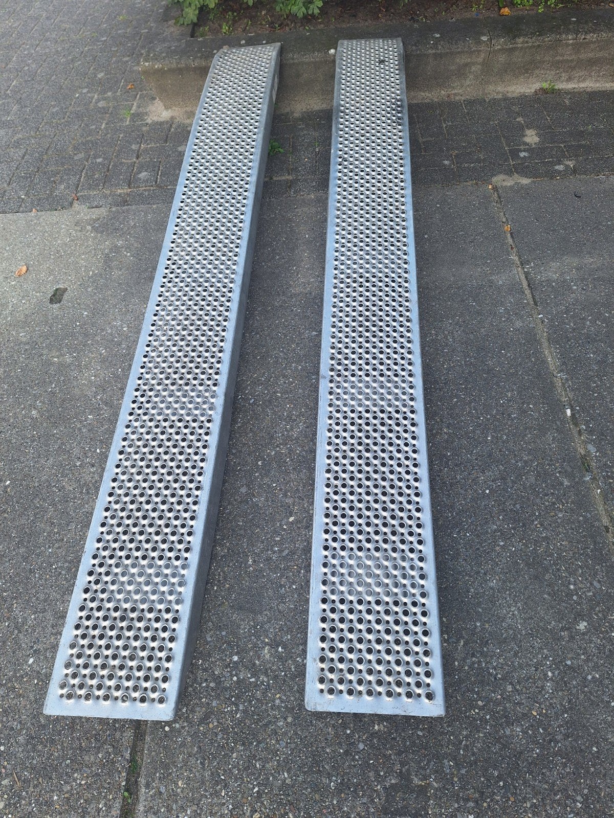 Aluminium Oprijplaten - Max 500 kg/as.      2.5 m bij 28 cm, Ophalen
