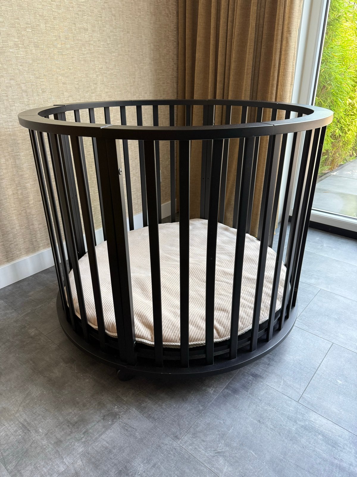 Zwarte ronde box - Europe Baby, Kinderen en Baby's, Boxen, Ophalen, Gebruikt, Rond