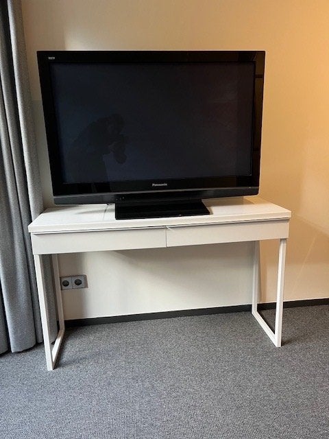 TV kastje, Ophalen, Kunststof, Gebruikt, 50 tot 100 cm