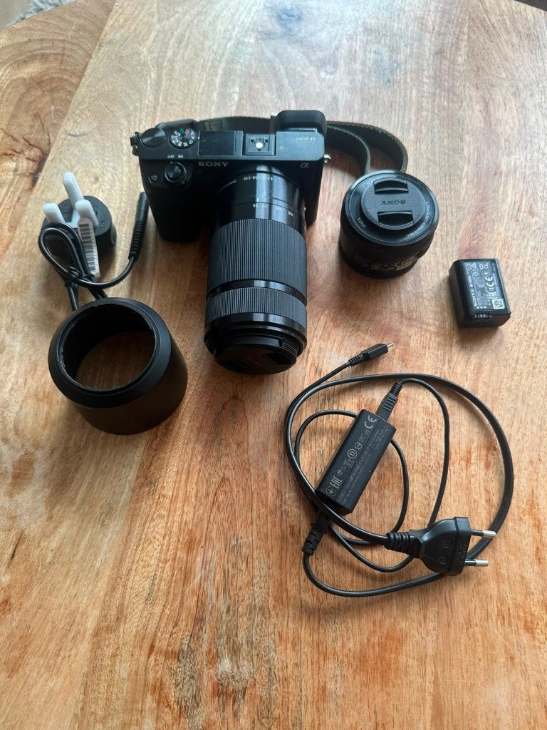 SONY A6000 + 16-50mm & 55-210mm  - 24MP - E-mount, Kantelbaar/draaibaar scherm, Gebruikt, Ophalen of Verzenden, Compactcamera