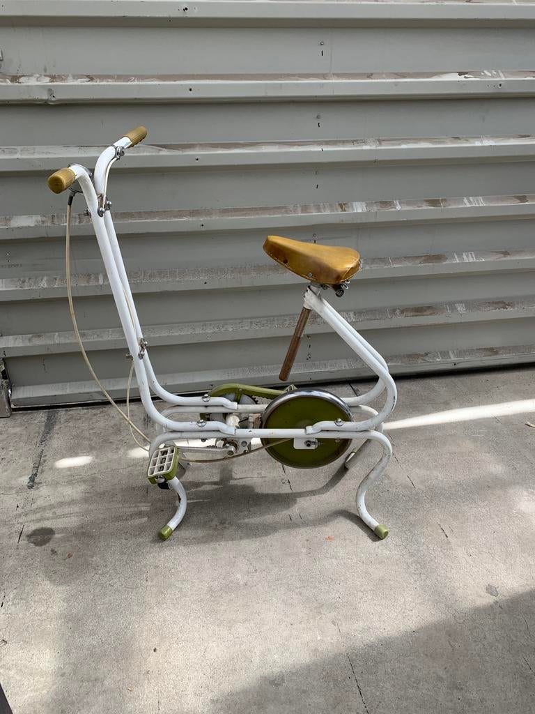 Vintage design hometrainer – iconisch retro object, Ophalen