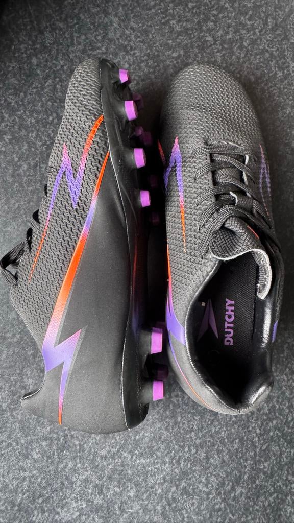 Voetbalschoenen zwart/paars - Maat 37, Sport en Fitness, Voetbal, Ophalen of Verzenden, Zo goed als nieuw, Schoenen