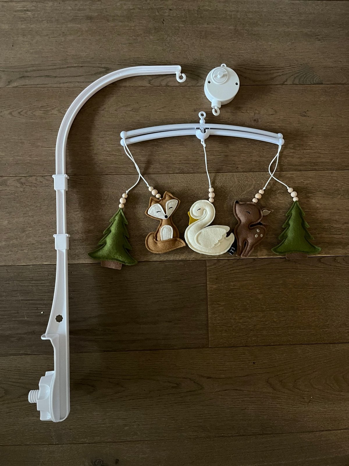Baby Muziekmobiel met vilte hangers van Tante Jenn - Zgn, Ophalen of Verzenden, Zo goed als nieuw, Mobiel