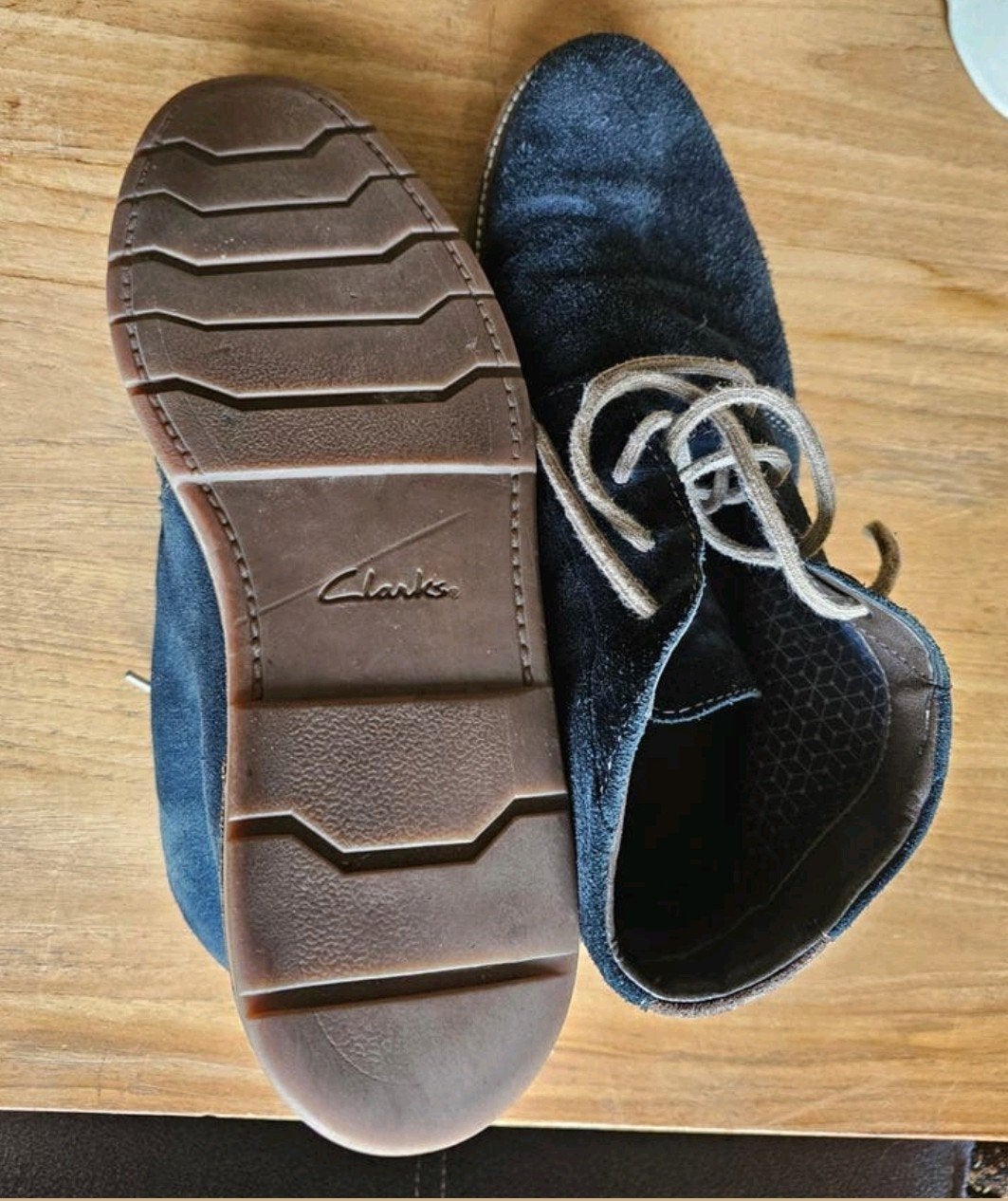 Donkerblauwe suède schoenen, desert boots, Clarks 43, Blauw, Boots, Clarks, Ophalen of Verzenden