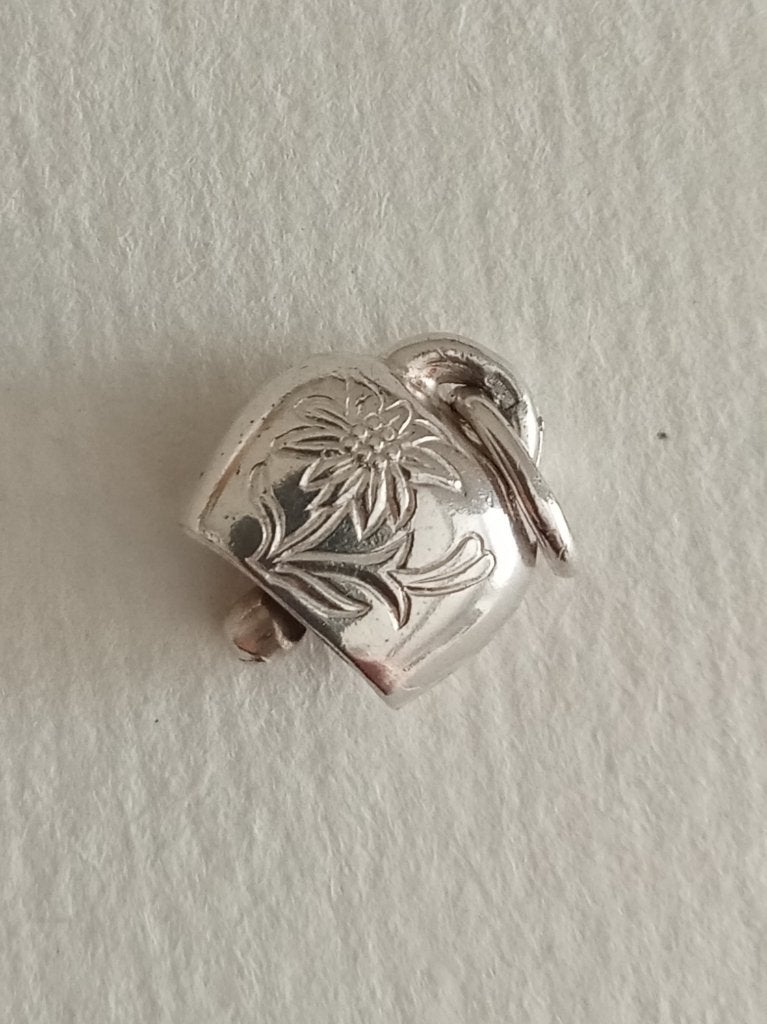Vintage zilveren bedeltje hanger koeienbel Edelweiss €4,-, Overige merken, Ophalen of Verzenden, Zo goed als nieuw, 1 bedel