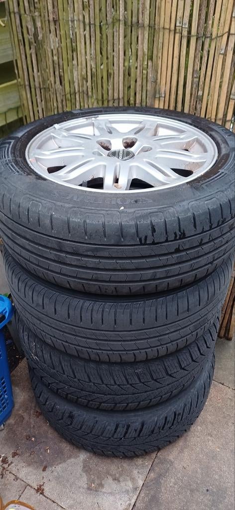 Set van 4 banden en velgen voor de volvo v70 en s60, Ophalen of Verzenden
