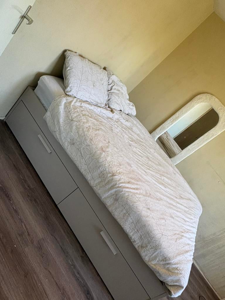Ikea Brimnes beige 160 x 200 incl lattenbodems, Verstelbaar, Wit, Tweepersoons, Ophalen of Verzenden