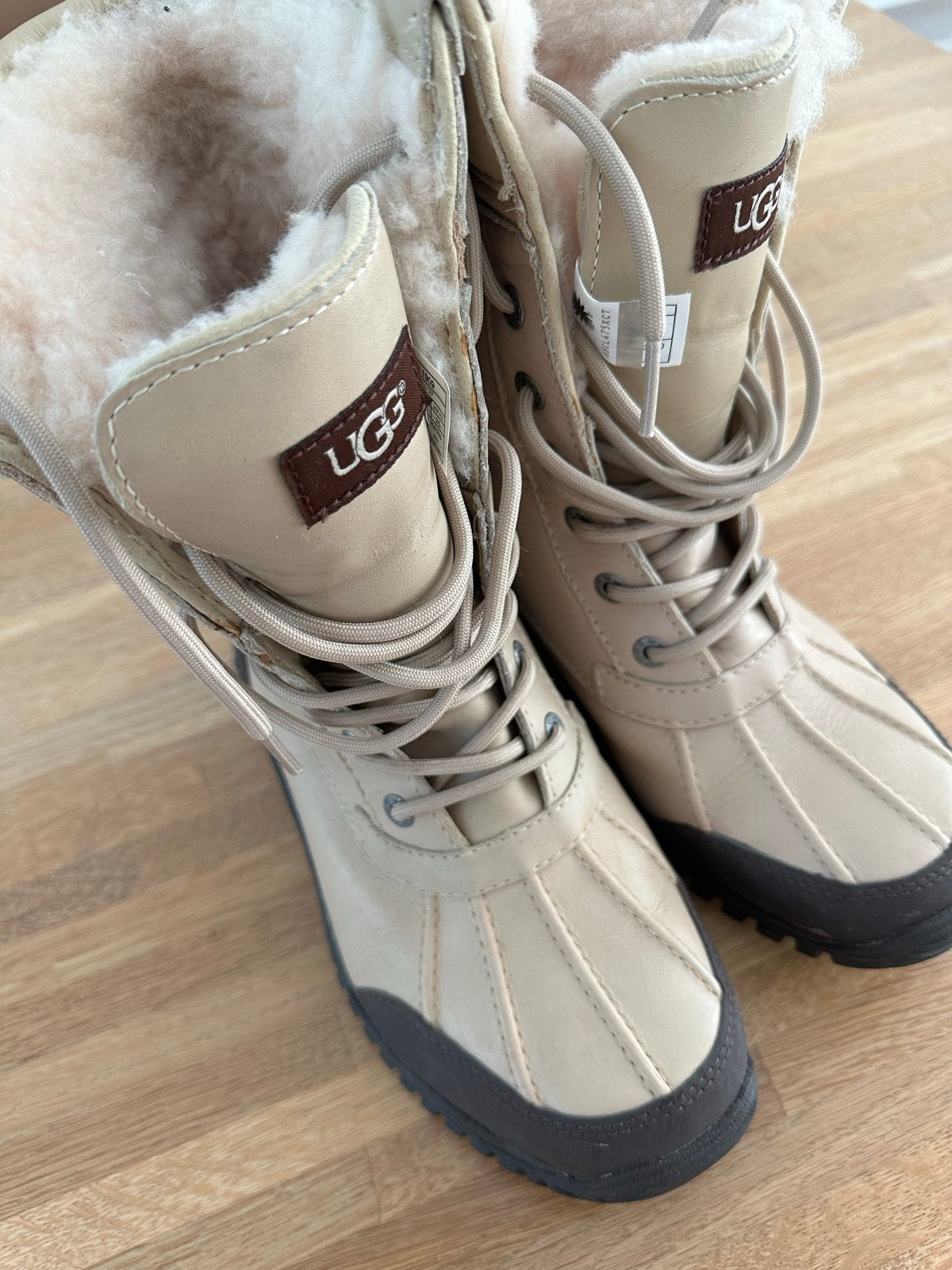 UGG Laarzen Gevoerd met Schapenbont - Maat 39, Ophalen of Verzenden, Zo goed als nieuw, Beige, Lage of Enkellaarzen