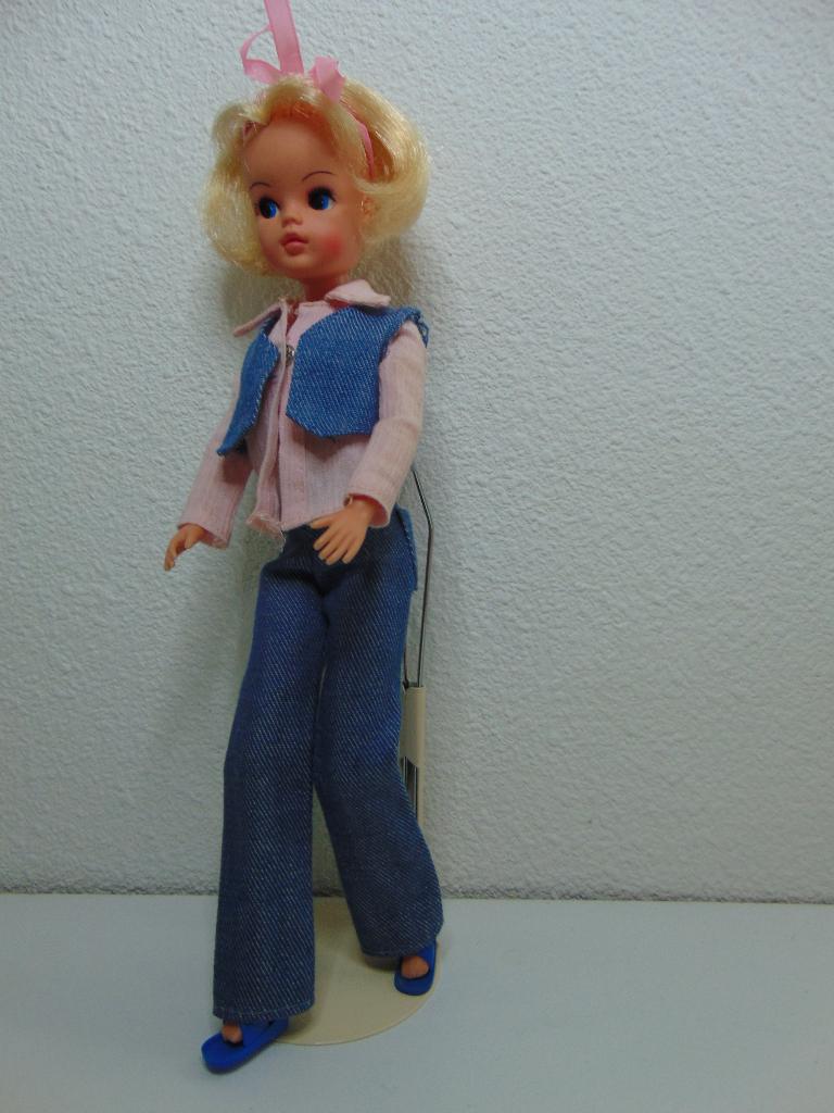 Sindy Barbie pop in outfit Fancy Free, Verzamelen, Poppen, Ophalen of Verzenden, Gebruikt, Pop