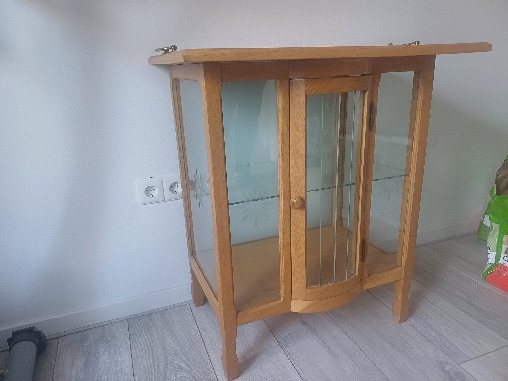Theekastje, Ophalen