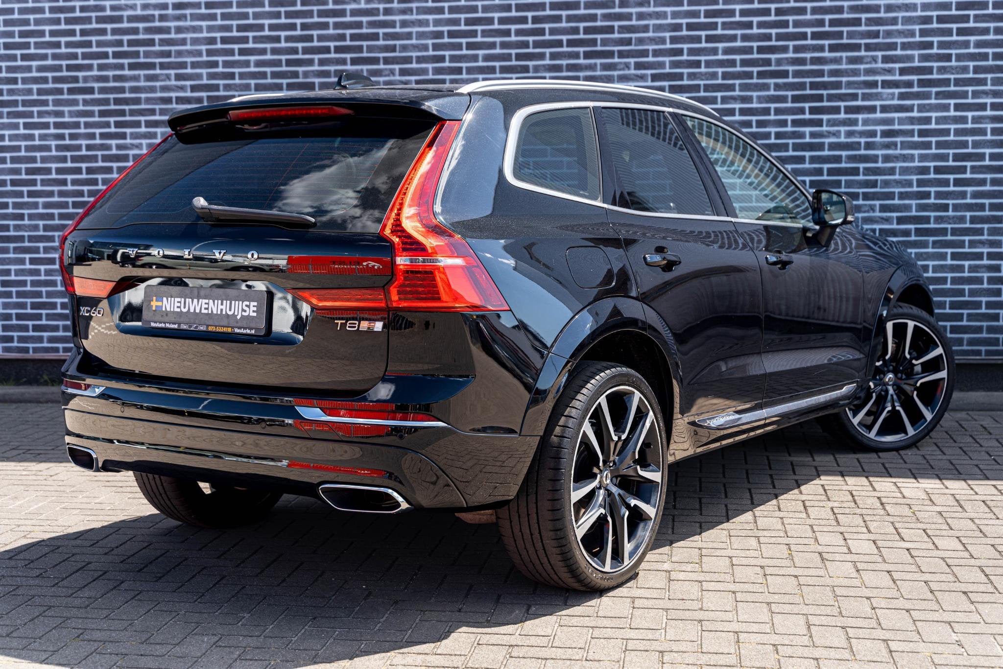 Volvo XC60 2.0 T8 Twin Engine AWD Inscription | Luchtvering, Gebruikt, Euro 6, 4 cilinders, Zwart