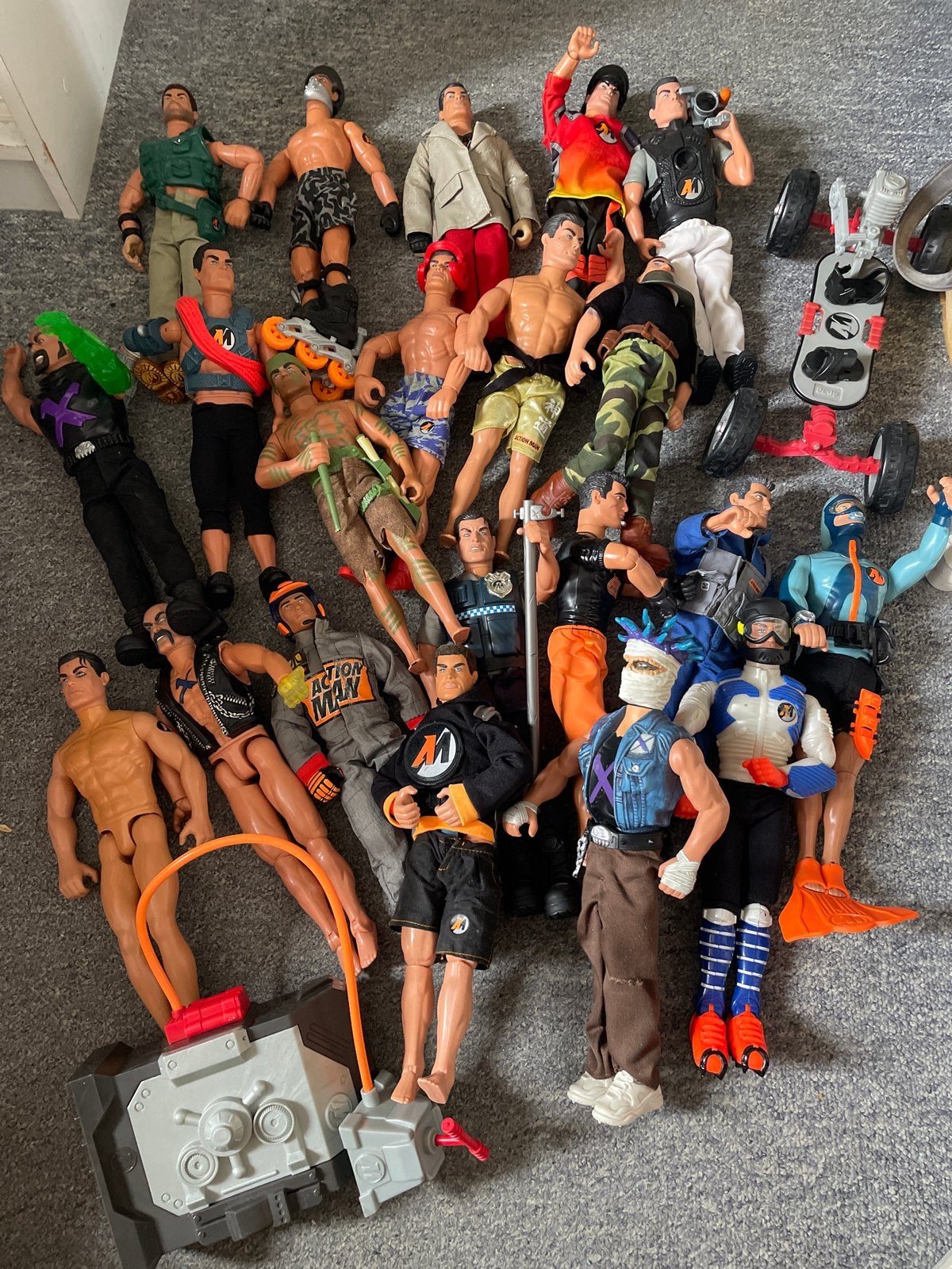 21 Action Man poppen met auto, vlieger en skateboard, Kinderen en Baby's, Speelgoed | Actiefiguren, Ophalen of Verzenden, Gebruikt