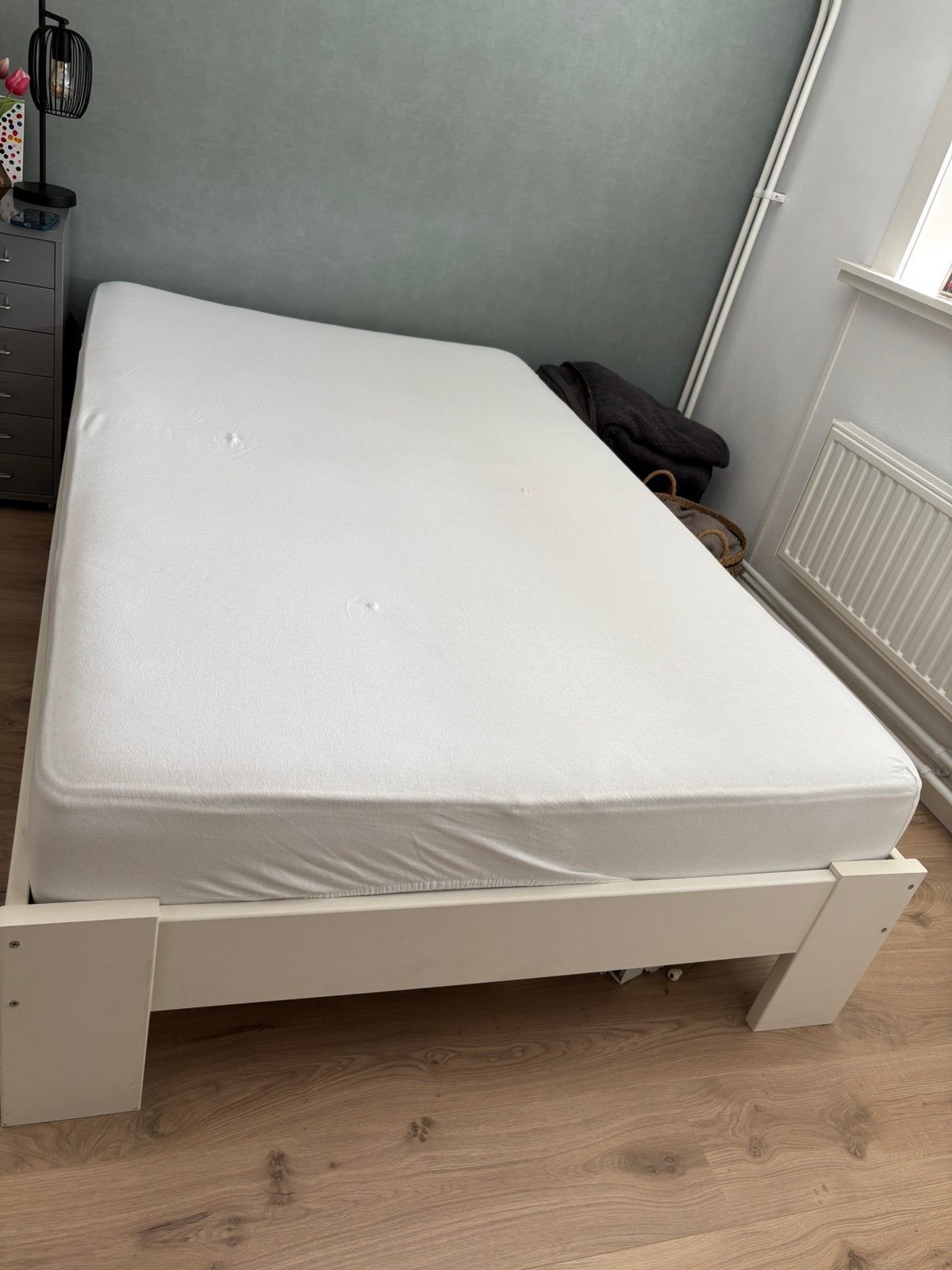 Twijfelaar bed (wit) incl. Matras en hoeslakens, Ophalen, Gebruikt, Wit, 140 cm
