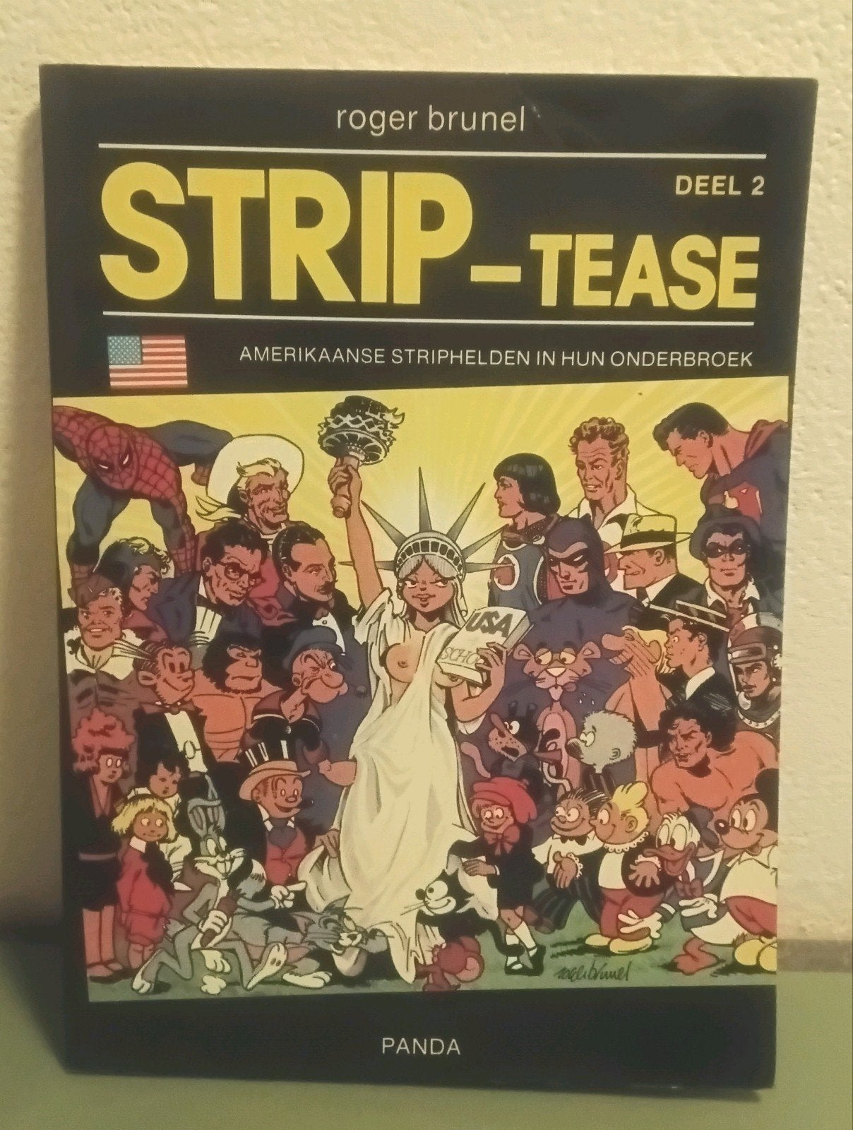 STRIP-TEASE Amerikaanse striphelden in hun onderbroek 48 pag, Eén stripboek, Ophalen of Verzenden