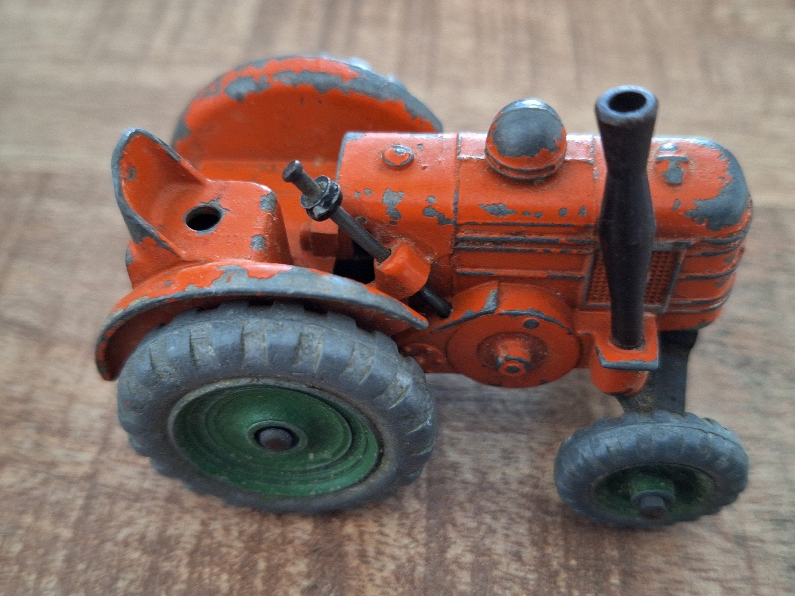 Dinky Toys 301 Field Marshall Tractor en 320 Farm Trailer, Ophalen of Verzenden, Gebruikt