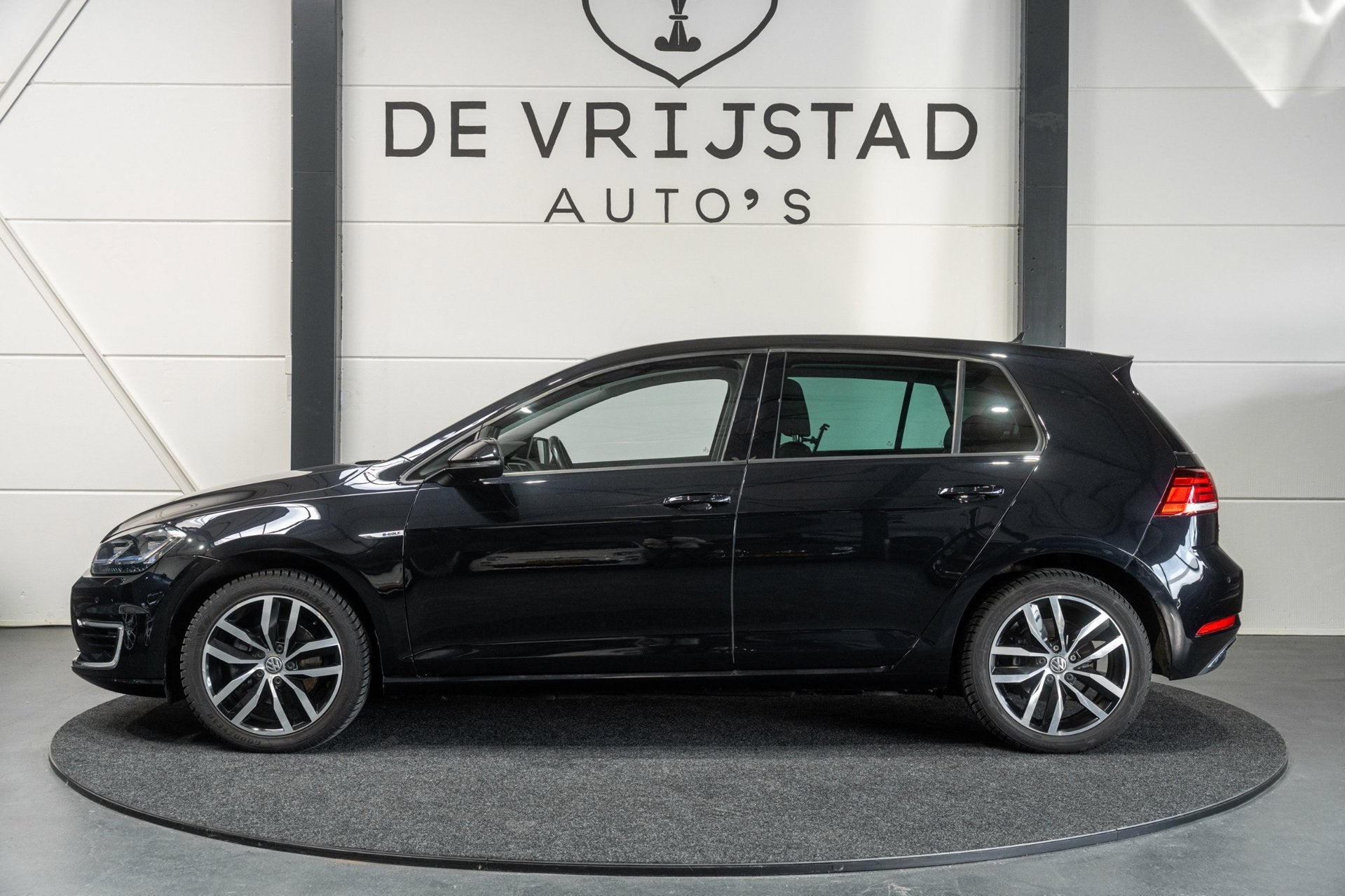 Volkswagen E-Golf E-DITION NAP LEER DIGIDASH!, Auto's, Dealer onderhouden, 136 pk, Gebruikt, 35 kWh
