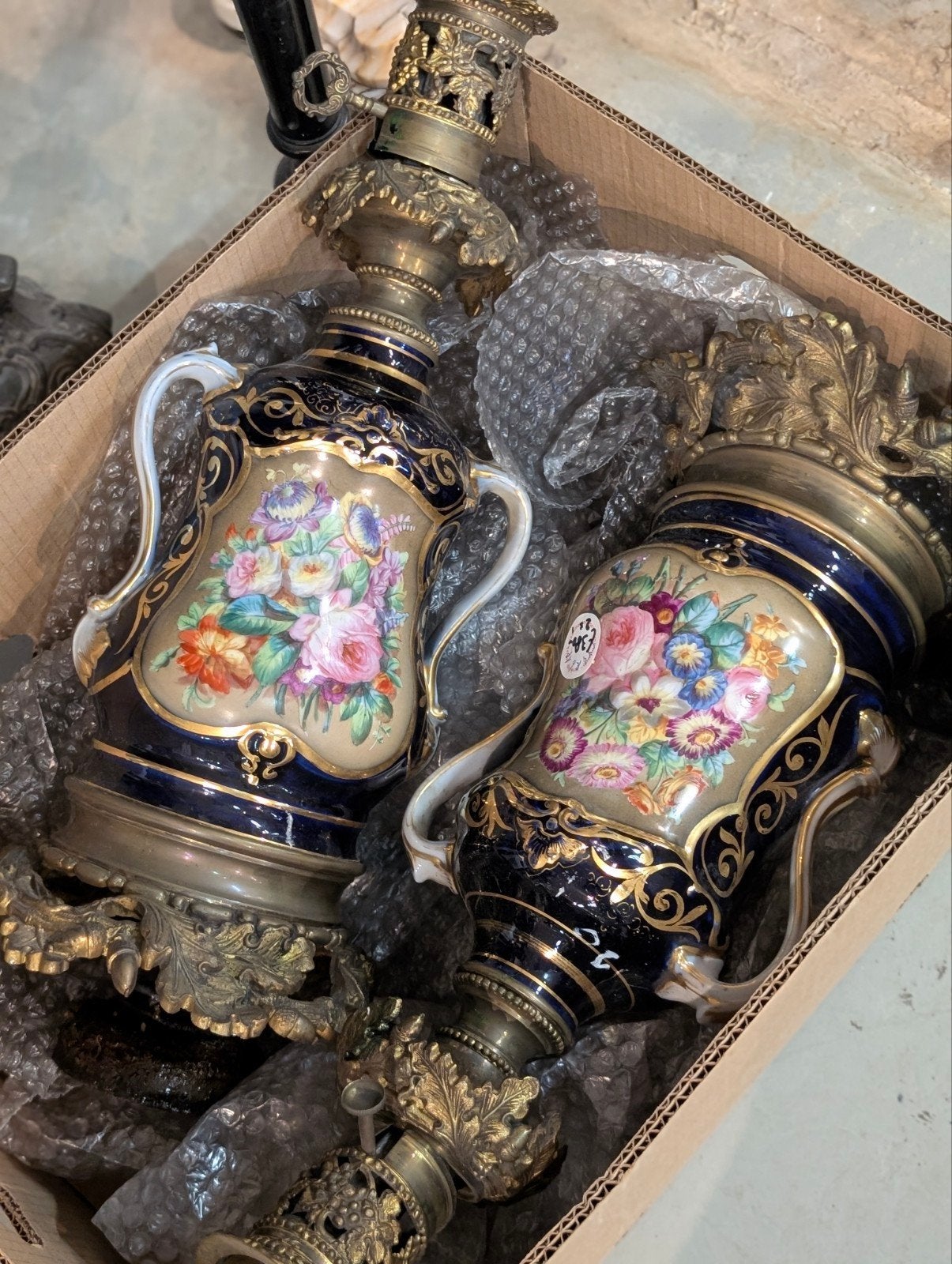 2 grote antieke lampen 70 cm hoog  €380. Brons - porselein, Ophalen
