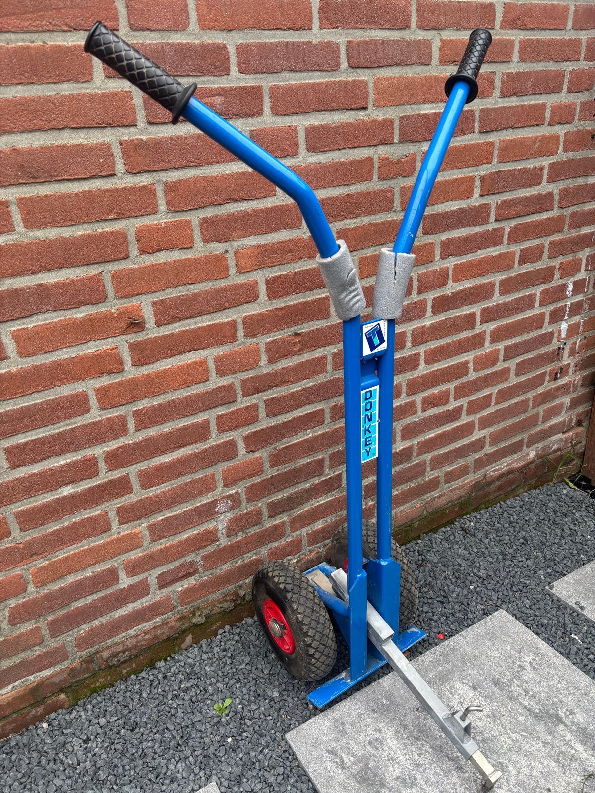 Tegeldonkey te huur, Ophalen