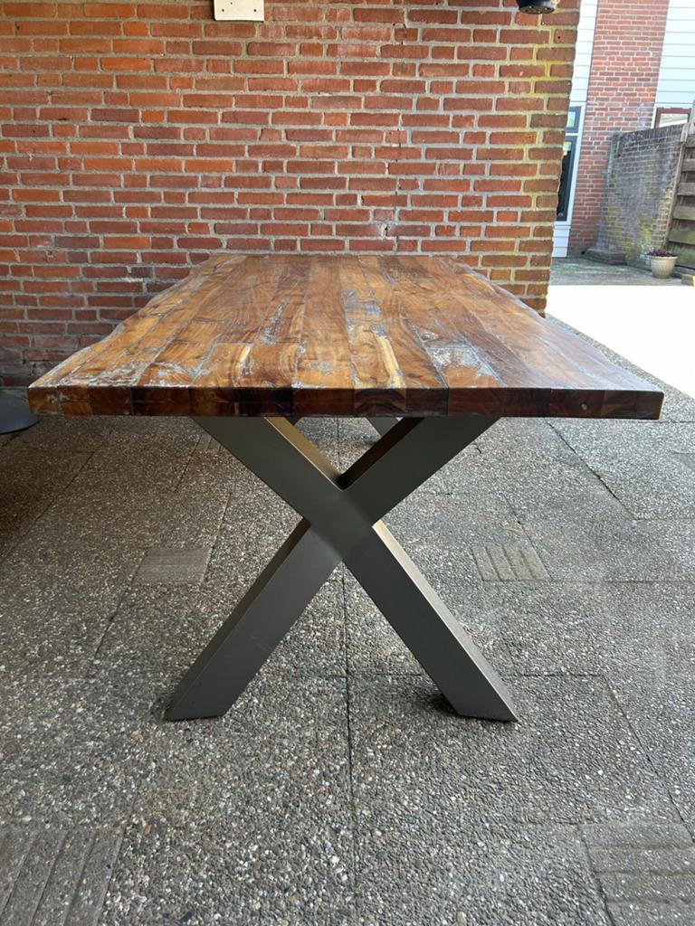 Robuuste houten tuintafel met ijzeren poten, Tuin en Terras, Tuintafels, Ophalen, Gebruikt, Rechthoekig, Hout