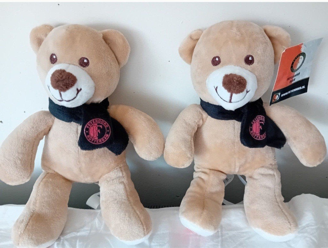 Feyenoord Teddybeer Met Zwart Sjaaltjes 2 st.€10,00. Nieuw!, Ophalen, Nieuw, Beer, Middelgroot (20 tot 80 cm)