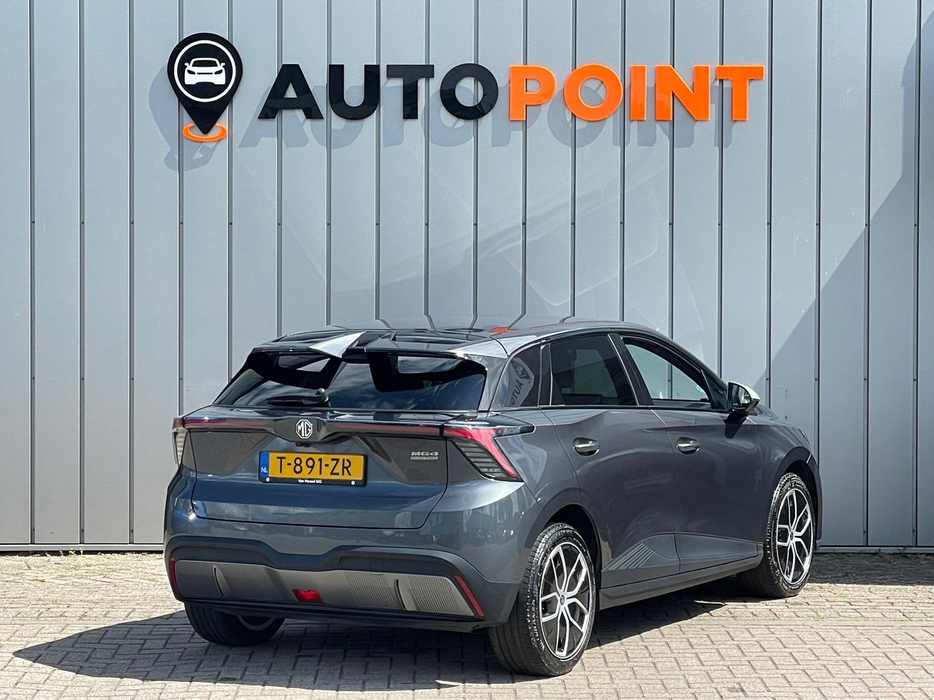MG MG4 Electric Luxury 64 kWh ORG NL DEALEROND 1E EIG SOH96%, Auto's, MG, Automaat, Dealer onderhouden, Achterwielaandrijving