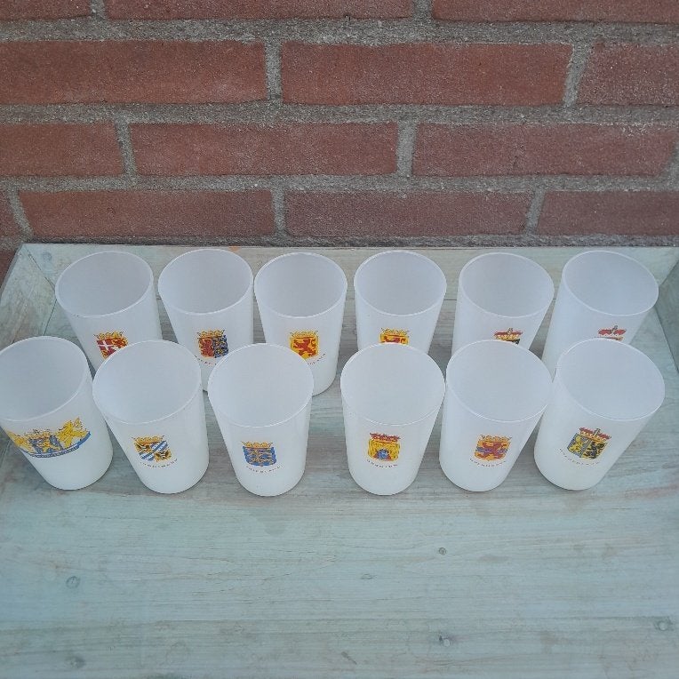 12 opaalwitte glazen Nutricia, provinciewapens, Ophalen of Verzenden, Gebruikt, Overige typen